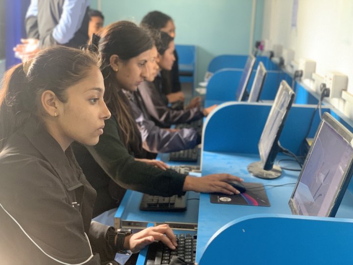 Students Utilizing the Lab Facility